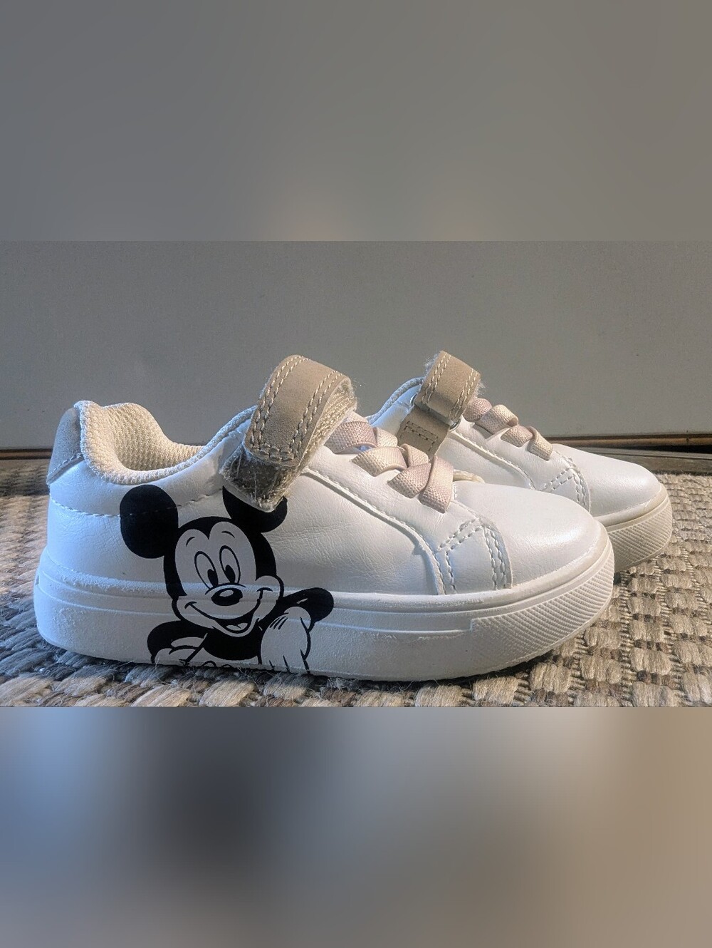 Disney Mickey Mouse White Unisex Toddler Velcro Disneyworld Sneakers Size 8